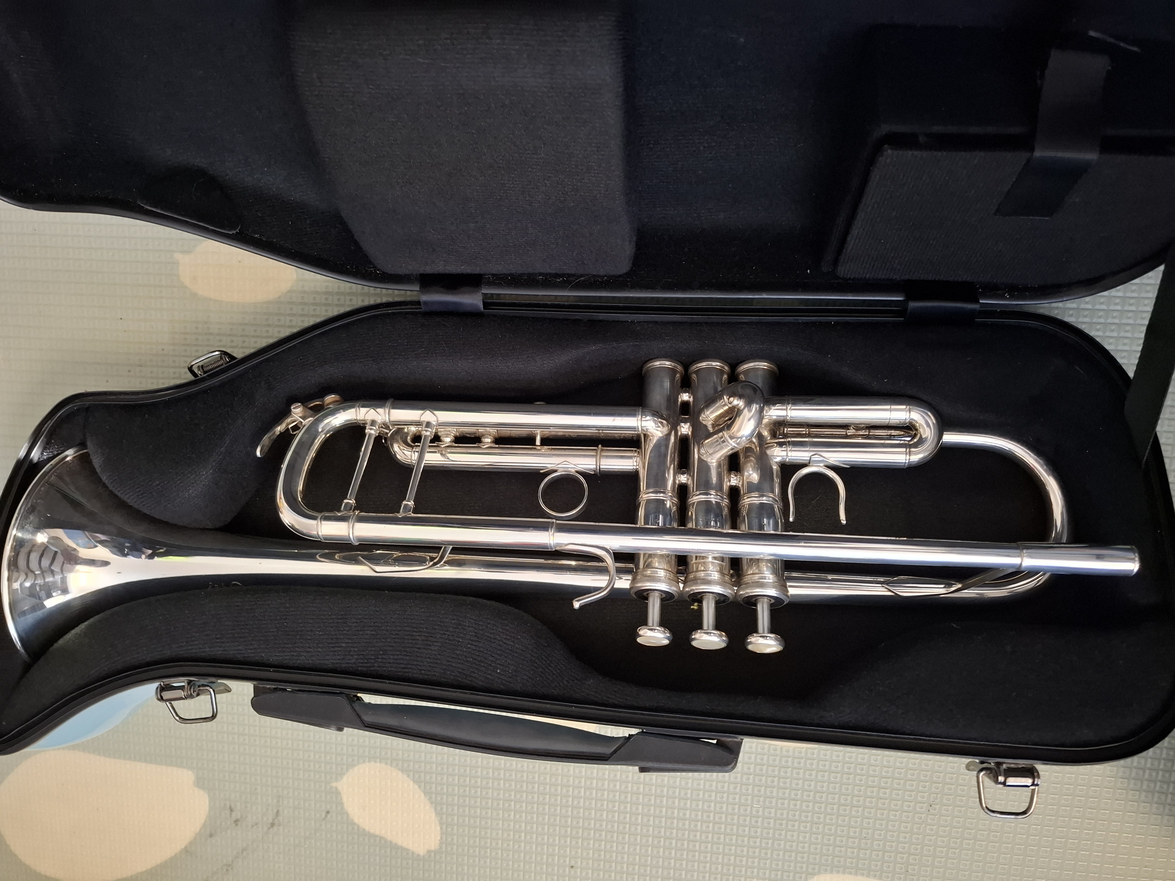 Yamaha Xeno 8335S 